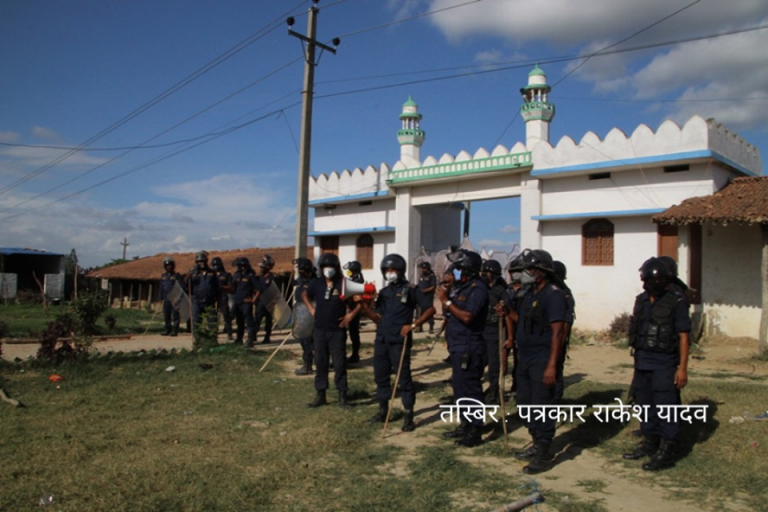 रौतहटमा पिसिआर रिपोर्ट आउन ढिलो भएको भन्दै आन्दोलन, २ राउण्ड हवाईफायर,१२ सेल अश्रुग्यांस प्रहार