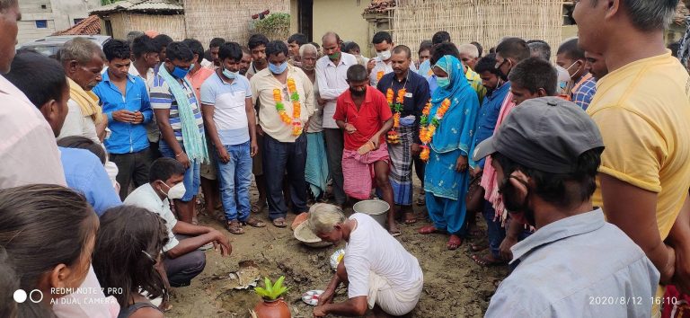 प्रदेश सासंद खातुनले बहुअरीमा गरिन पक्की भवनको सिलान्यास