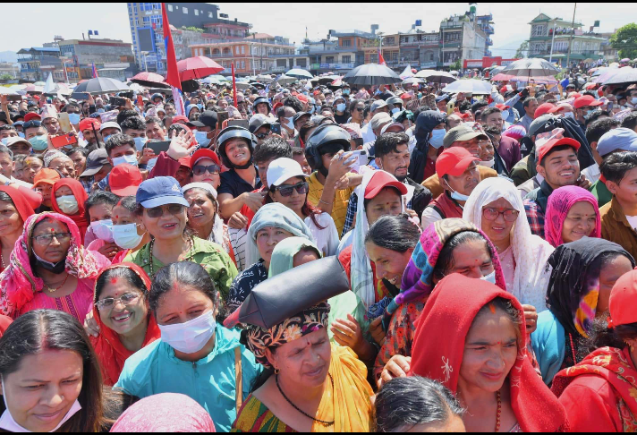 पोखरामा एमालेको शक्ति प्रदर्शन, गठबन्धन भन्दा चार गुणा बढी जनता उर्लिए (फोटो फिचर)