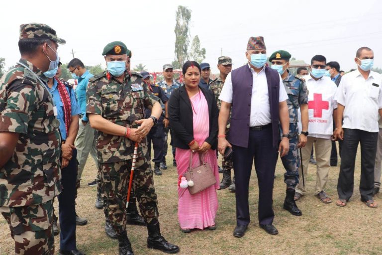 राैतहटमा नेपाली सेनाको  स्वास्थ्य शिविरमा ७ सय १४  जनाले पाए उपचार